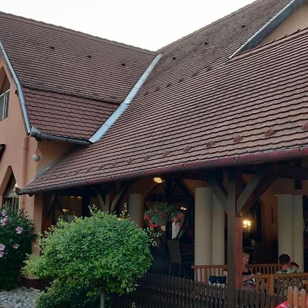 Korona Étterem Panzió Balatonberény Exterior foto