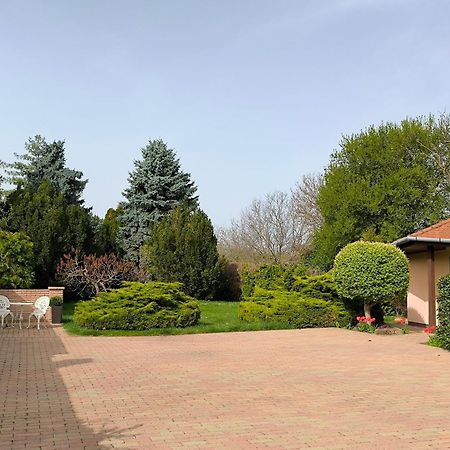 Korona Étterem Panzió Balatonberény Exterior foto