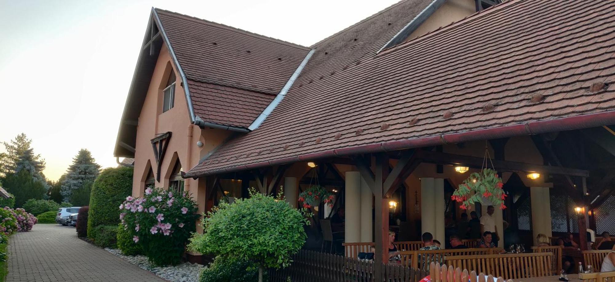 Korona Étterem Panzió Balatonberény Exterior foto