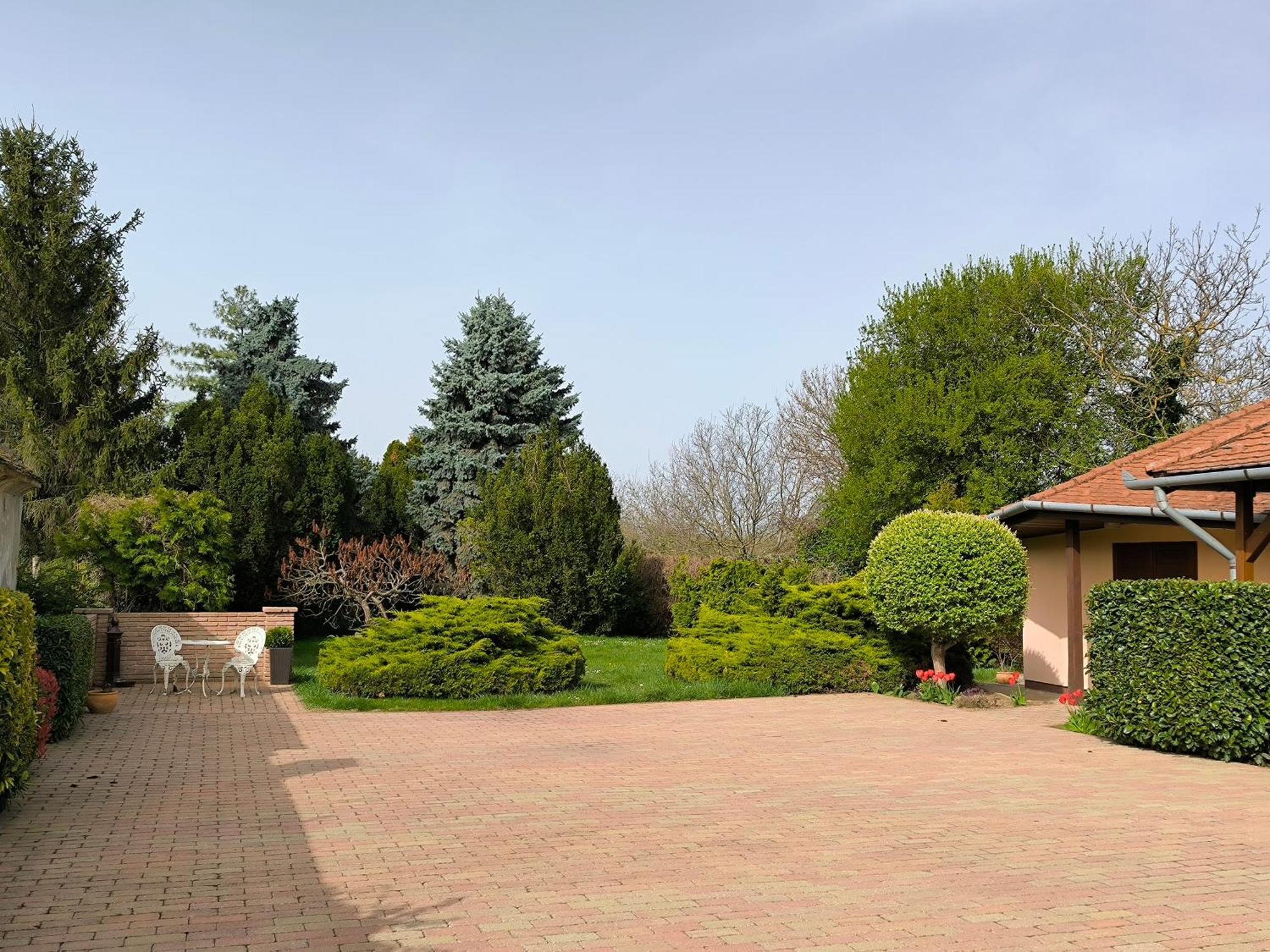 Korona Étterem Panzió Balatonberény Exterior foto