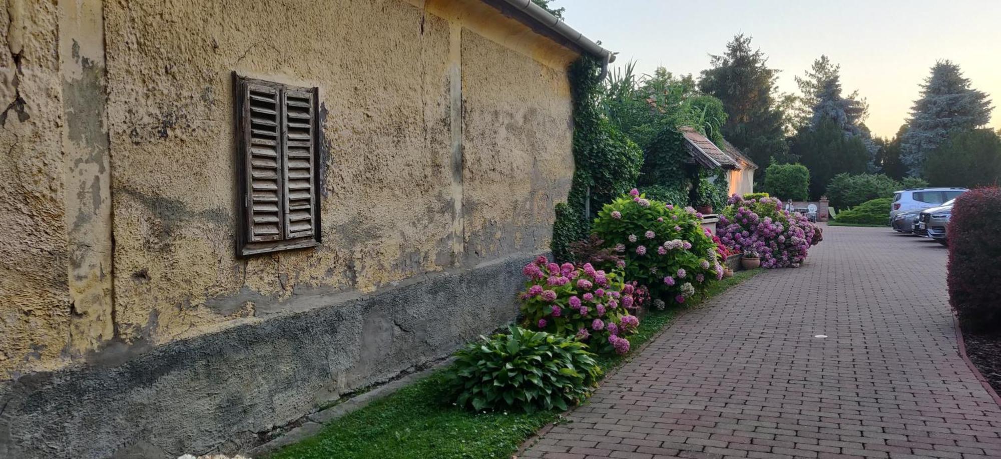 Korona Étterem Panzió Balatonberény Exterior foto